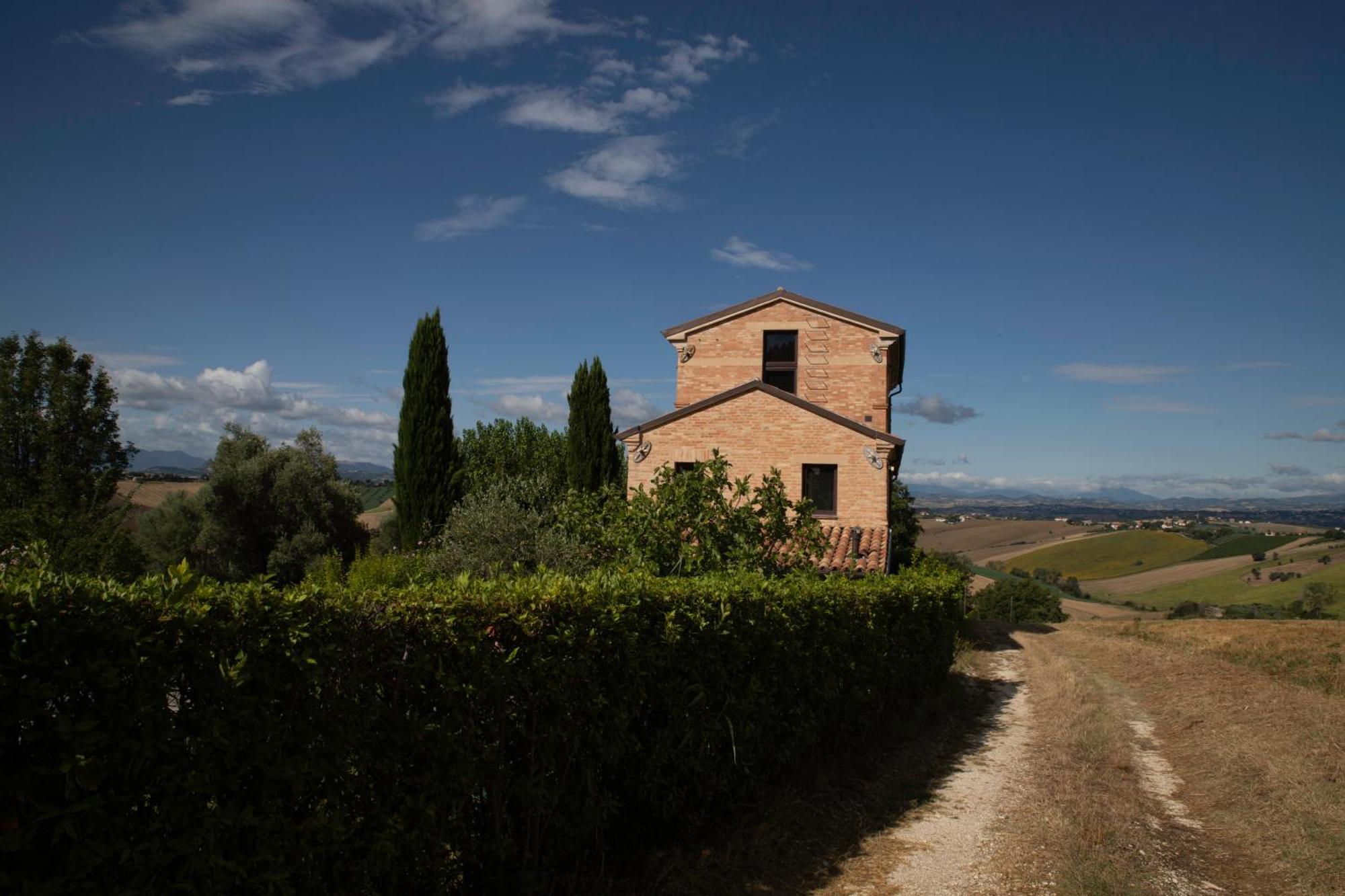 Casali Marchigiani - Ville Vacanza Private Con Piscina Ostra エクステリア 写真